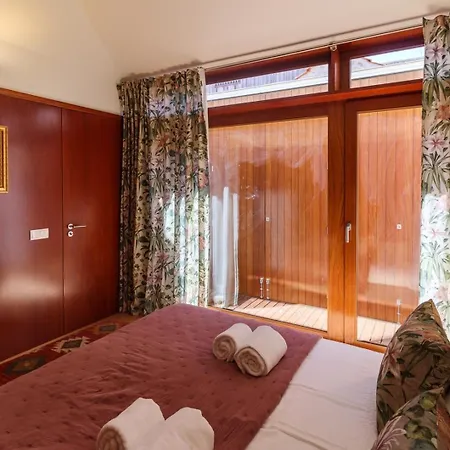 Garden Of Eden - 2 Bdrs, Elevator, Ac And Terrace Apartment Porto