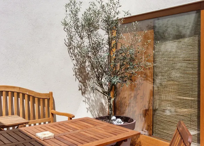 Garden Of Eden - 2 Bdrs, Elevator, Ac And Terrace Apartment