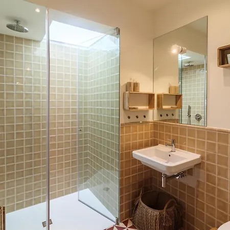 Garden Of Eden - 2 Bdrs, Elevator, Ac And Terrace *