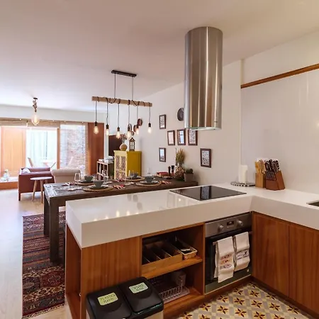 Garden Of Eden - 2 Bdrs, Elevator, Ac And Terrace Apartment Porto