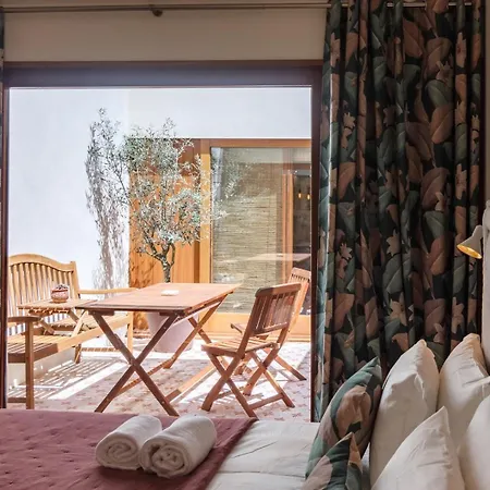 Garden Of Eden - 2 Bdrs, Elevator, Ac And Terrace