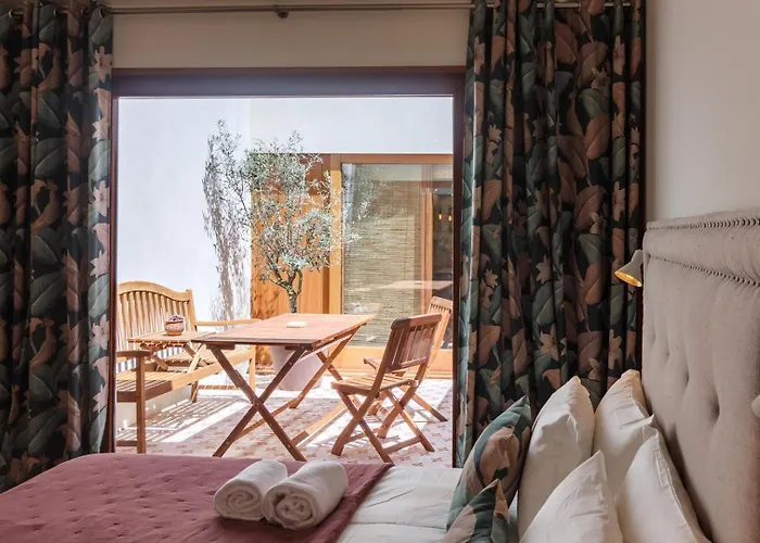 Garden Of Eden - 2 Bdrs, Elevator, Ac And Terrace